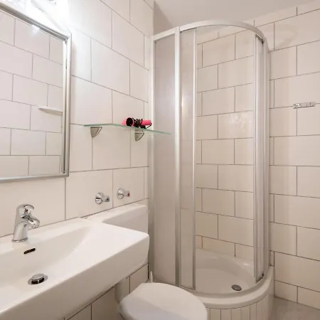 B905 By Interhome *